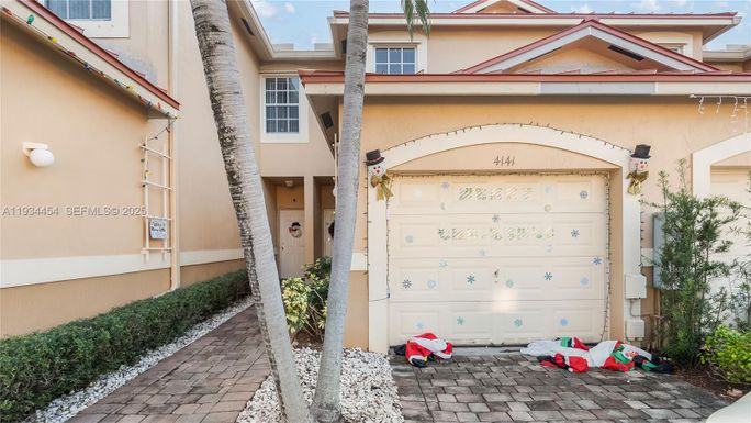 4141 Crystal Lake Dr, Deerfield Beach FL 33064