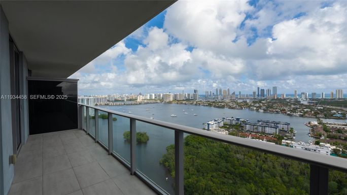 16385 Biscayne Blvd # 3117, North Miami Beach FL 33160