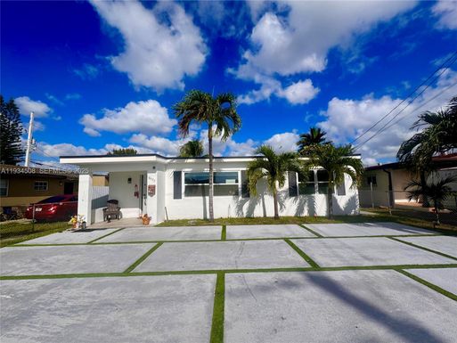 8935 SW 38th St, Miami FL 33165