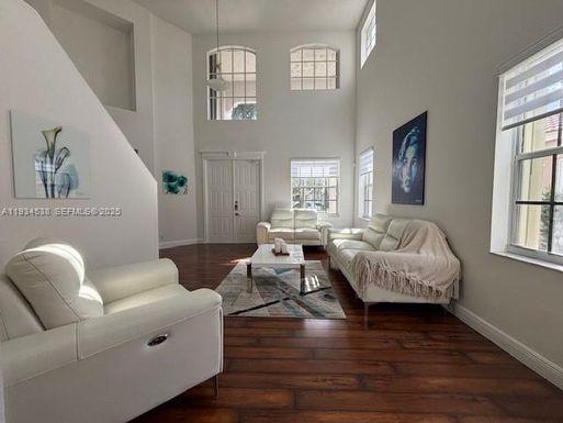 712 Tulip Cir, Weston FL 33327