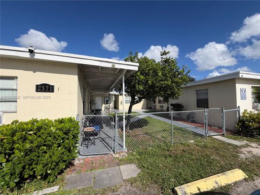 2571 NW 13th Ct # 4, Fort Lauderdale FL 33311
