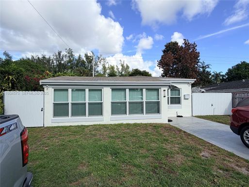 1323 NE 182nd St, North Miami Beach FL 33162