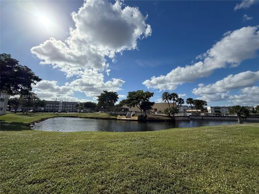 8100 Sunrise Lakes Blvd # 109, Sunrise FL 33322