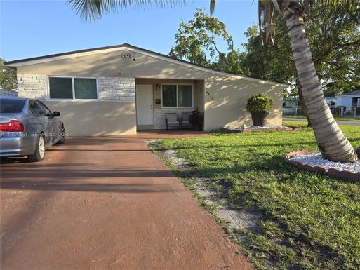 6626 SW 1st Ct, Pembroke Pines FL 33023