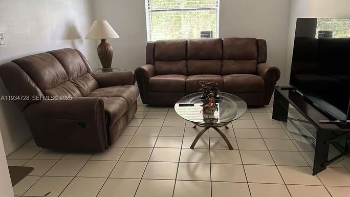 670 NW 114th Ave # 204, Sweetwater FL 33172