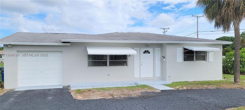 707 Greenbriar Dr, Lake Park FL 33403