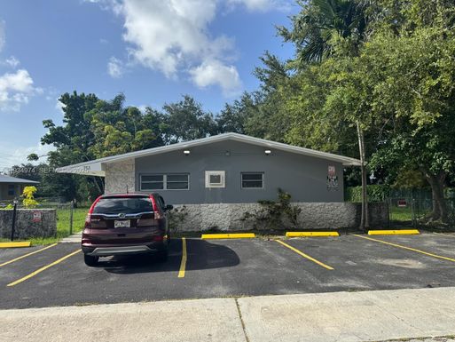 151 NW 164th St, Miami FL 33169