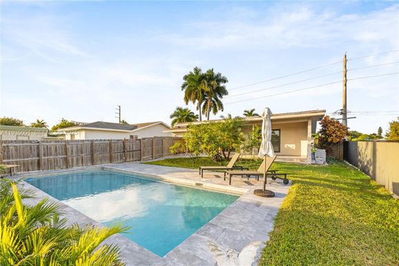 218 SE 2nd St, Dania Beach FL 33004