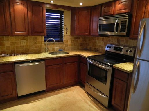 9440 SW 8th St # 402, Boca Raton FL 33428