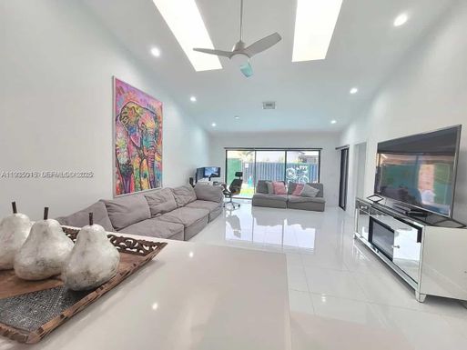 270 SE 7th St # 270, Dania Beach FL 33004