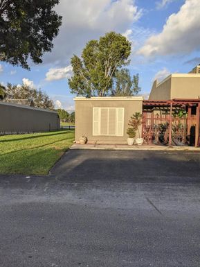 1121 W Fairway Rd, Pembroke Pines FL 33026