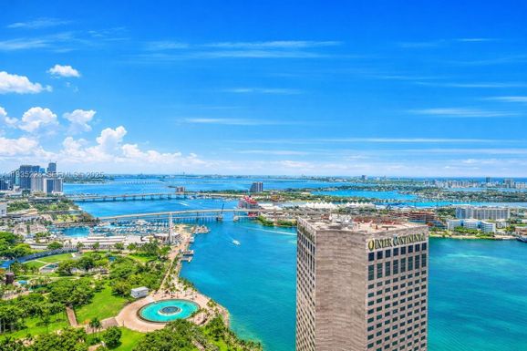 325 S Biscayne Blvd # 14, Miami FL 33131