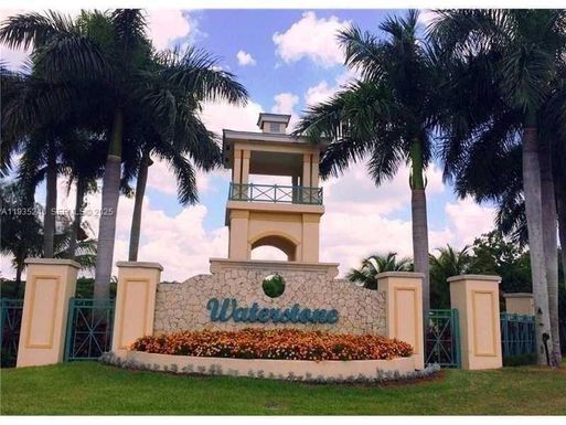 2304 NE 37th Ter, Homestead FL 33033