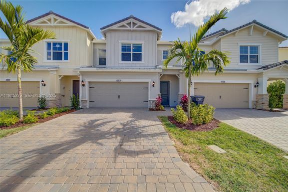 1023 Eucalyptus Dr, Hollywood FL 33021