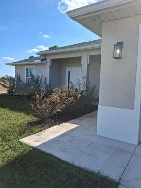 1828 NW 30th Ter, Cape Coral FL 33993