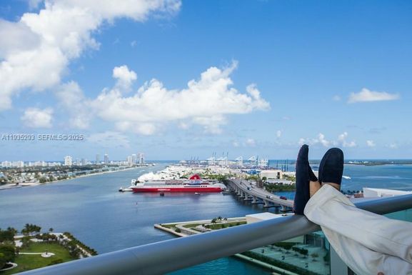 900 Biscayne Blvd # 2106, Miami FL 33132