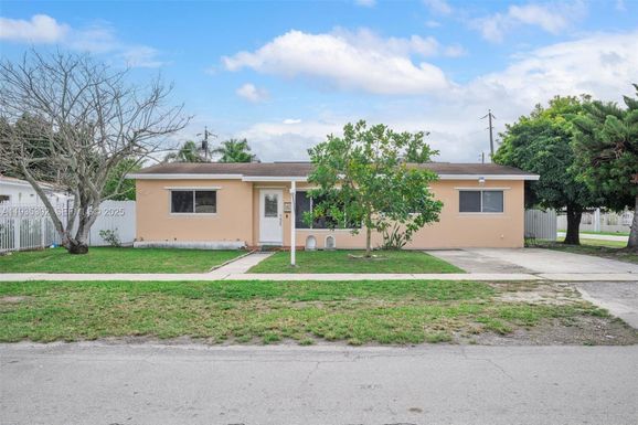 590 W 35th Pl, Hialeah FL 33012