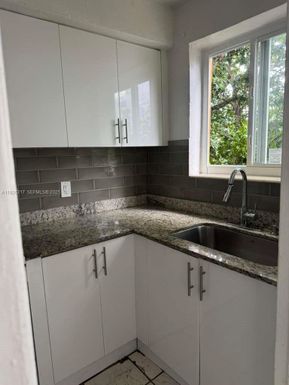 888 SW 6th St # 601, Miami FL 33130