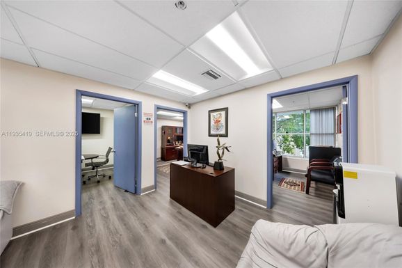 7657 NW 50th St, Miami FL 33166