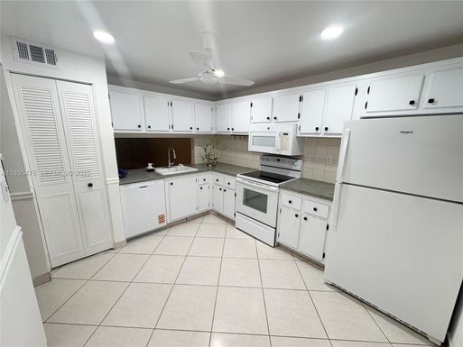 8826 W Mcnab Rd # 202, Tamarac FL 33321