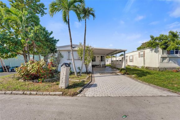 361 NW 135th Ave, Plantation FL 33325
