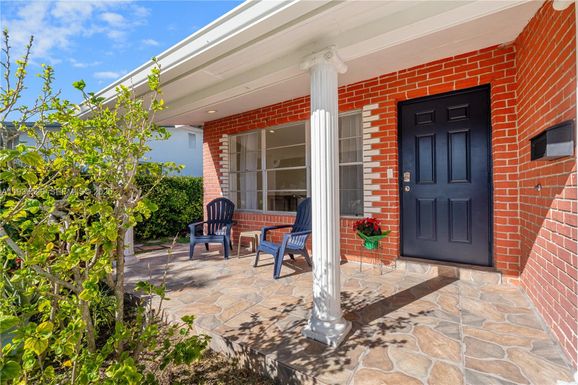 232 SE 6th St, Dania Beach FL 33004