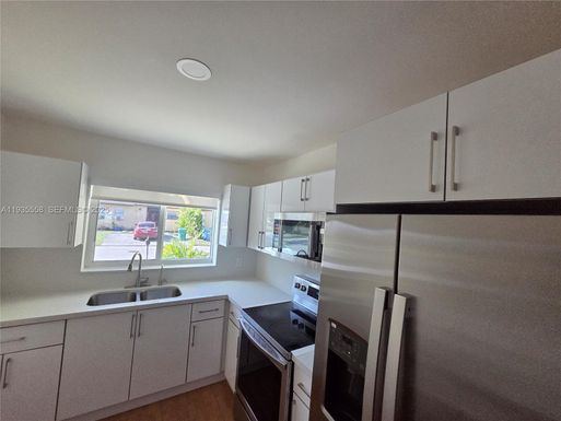 2851 NW 203rd Ln, Miami Gardens FL 33056