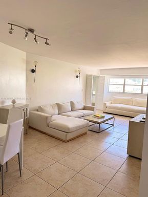 1881 Washington Ave # 8D, Miami Beach FL 33139
