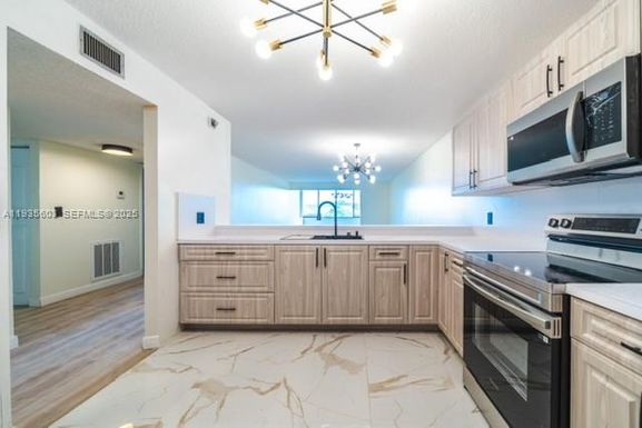 8020 Hampton Blvd # 404, North Lauderdale FL 33068