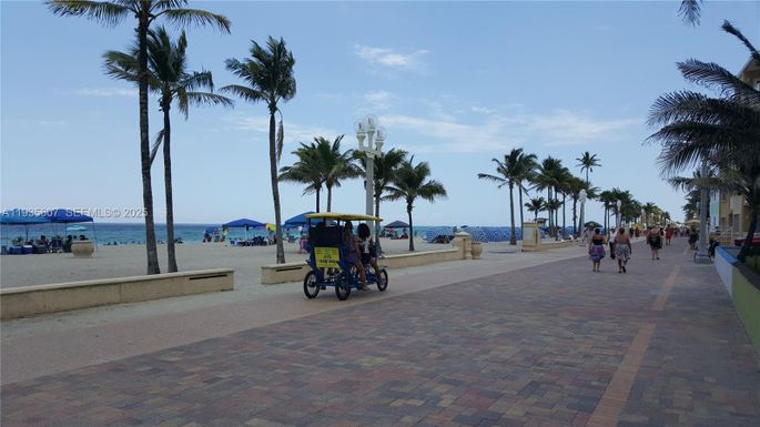 2822 Monroe St, Hollywood FL 33020