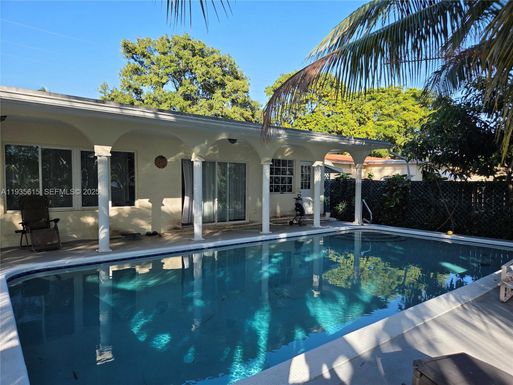 301 SW 5TH ST, Hallandale Beach FL 33009