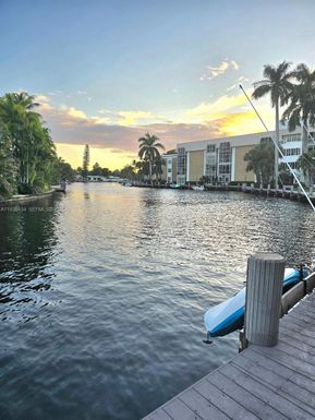 2990 NE 16th Ave # 204, Oakland Park FL 33334