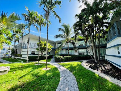 946 Bay Dr # 4, Miami Beach FL 33141
