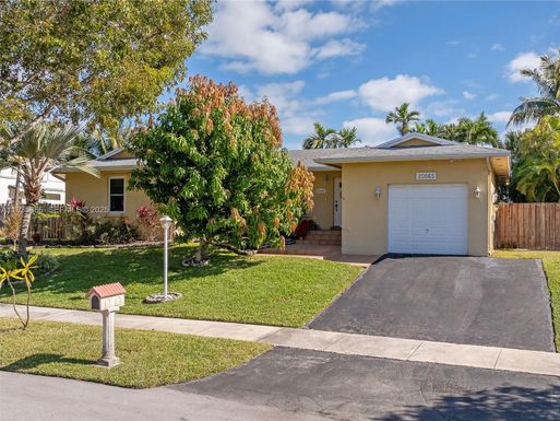 20565 SW 80th Pl, Cutler Bay FL 33189