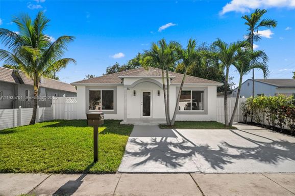 253 SW 4th St, Dania Beach FL 33004