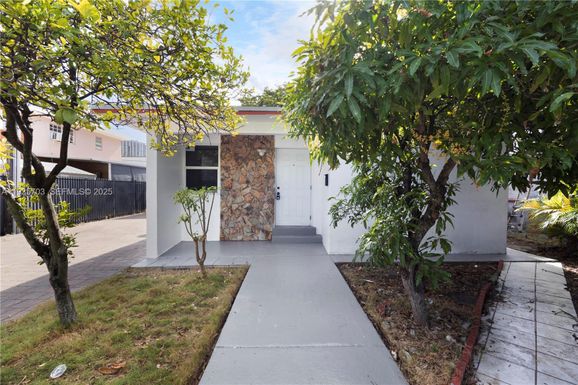 28 NW 34th Ter # 28, Miami FL 33127