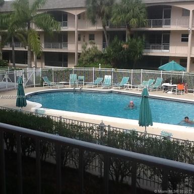541 Blue Heron Dr # 215, Hallandale Beach FL 33009