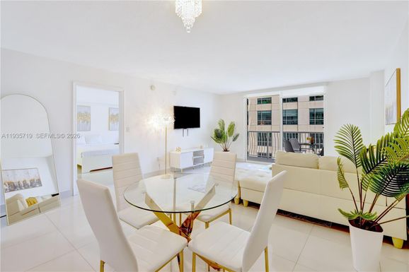 1200 Brickell Bay Dr # 2504, Miami FL 33131