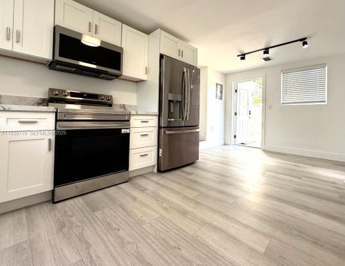 716 NE 7th St # B, Hallandale Beach FL 33009