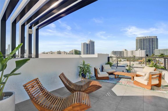 1030 15th St, Miami Beach FL 33139