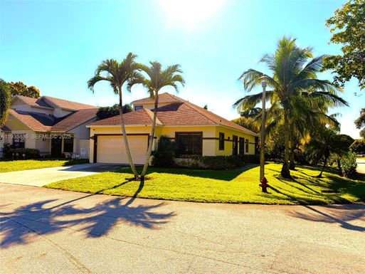 97 Azalea Cir, Boynton Beach FL 33436