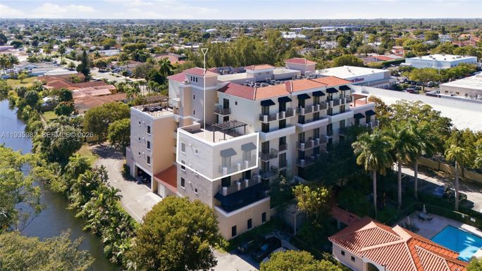 8430 SW 8th St # 405B, Miami FL 33144