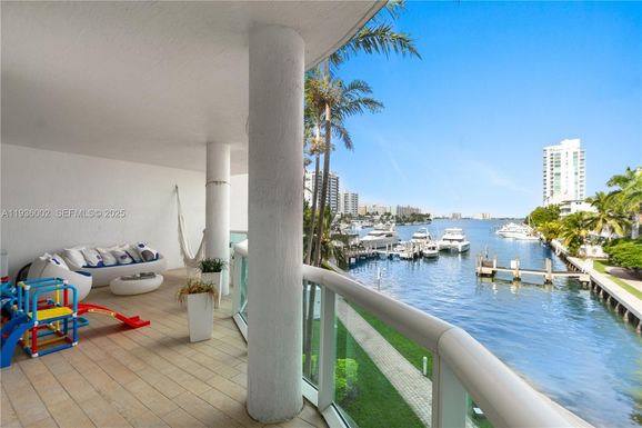 7918 Harbor Island Dr # 212, North Bay Village FL 33141