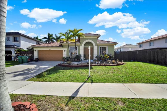 8916 SW 213th St, Cutler Bay FL 33189