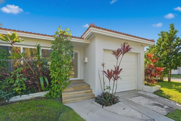 1538 Funston St, Hollywood FL 33020