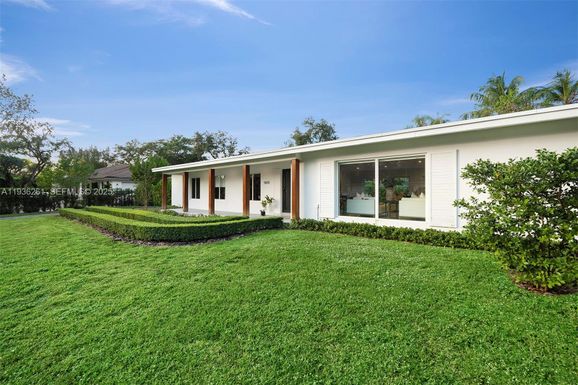 5835 SW 100th Ter, Pinecrest FL 33156