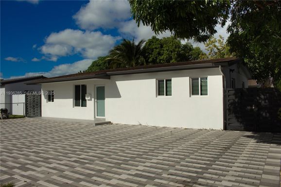 1211 W 34th St, Hialeah FL 33012