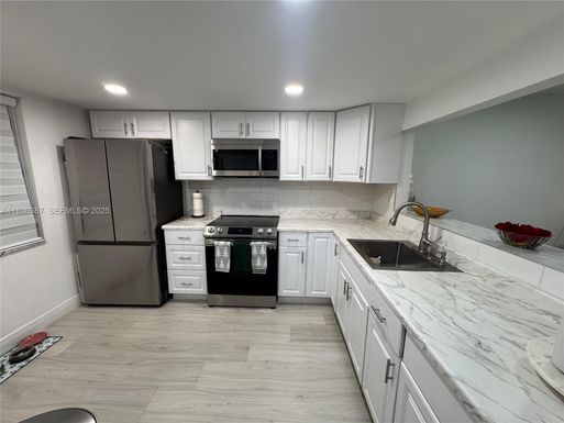 900 Colony Point Cir # 218, Pembroke Pines FL 33026