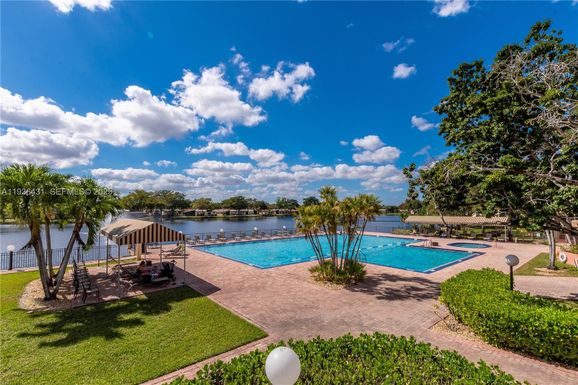 351 Cambridge Rd # 108, Hollywood FL 33024