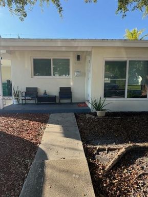 9385 Jamaica Dr, Cutler Bay FL 33189